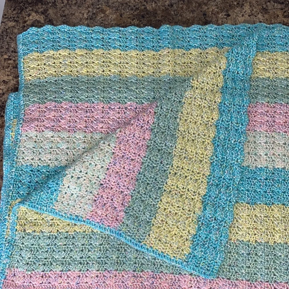 Handmade Pastel Stripped Crochet Baby Blanket Scalloped Trim 40”x40”